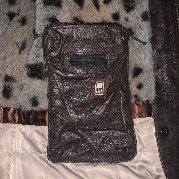 Danier woman’s leather coat with fir - Picture 7 of 8